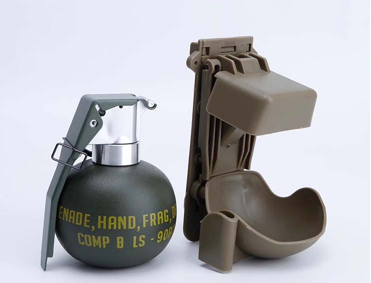Iraq Vietnam War US Army USMC M67 Hand Grenade Spring Plastic Model Toy Stage Prop + Tan Mount